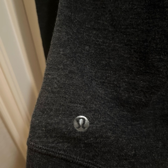 Lululemon "In A Cinch" Reversible Lightweight Cowl Neck Pullover Size 6 Gray - Picture 6 of 9